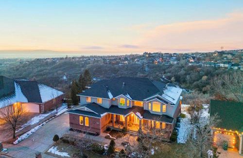 Layton Casa | Mountain View Mansion