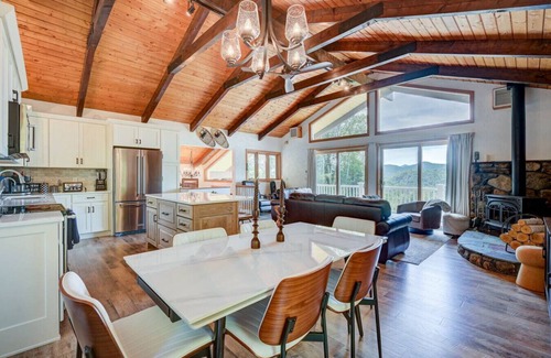 Jackson Cabina | Mountain View Modern Chalet w/Fire Pit & AC