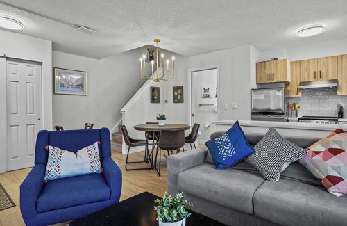 Harvie Heights Casa | Mountain View Oasis with Hot Tub at Banff National Park Gate