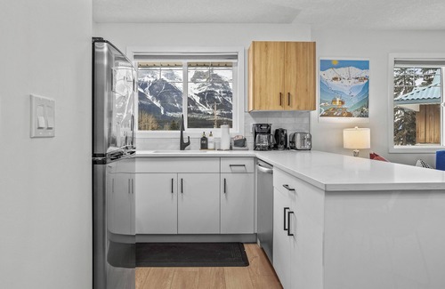 Harvie Heights Casa | Mountain View Oasis with Hot Tub at Banff National Park Gate