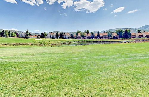 Park Meadows Condominio | Mountain-View Park Meadows Condo - Walk to Rec Center & Shuttle Stop