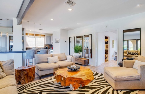 Palm Desert Casa | Mountain-view retreat with amazing views of Palm Desert city lights & pool