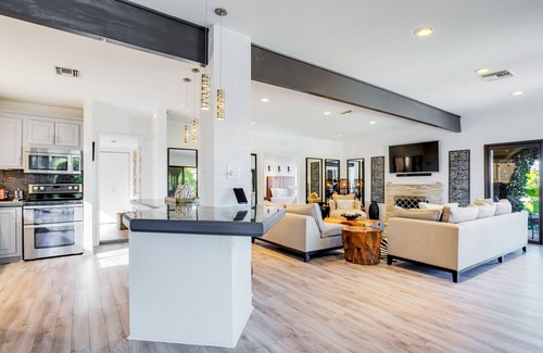 Palm Desert Casa | Mountain-view retreat with amazing views of Palm Desert city lights & pool