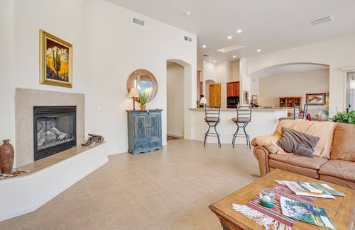 Dove Mountain Casa | Mountain-view retreat near golf with alfresco dining, 2 living rooms, jetted tub
