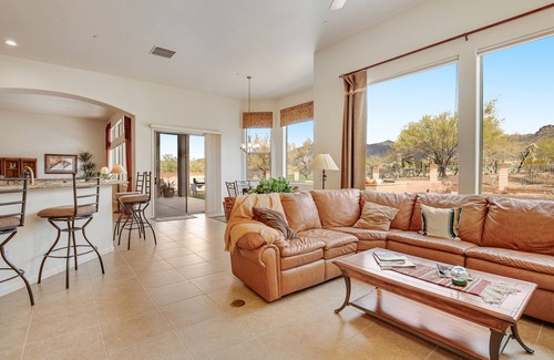 Dove Mountain Casa | Mountain-view retreat near golf with alfresco dining, 2 living rooms, jetted tub