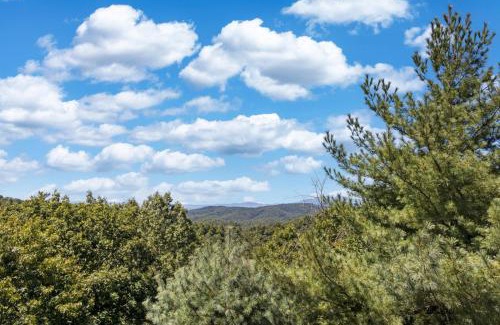 Lenoir Casa | Mountain View Retreat