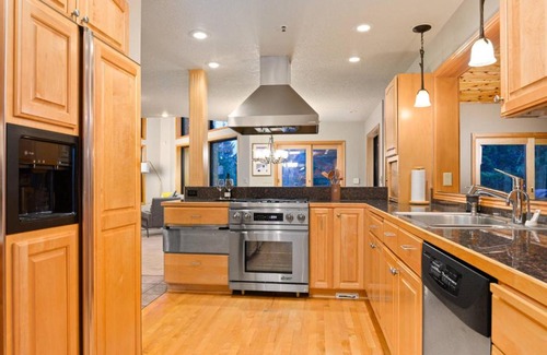 Rhododendron Casa | Mountain View Retreat