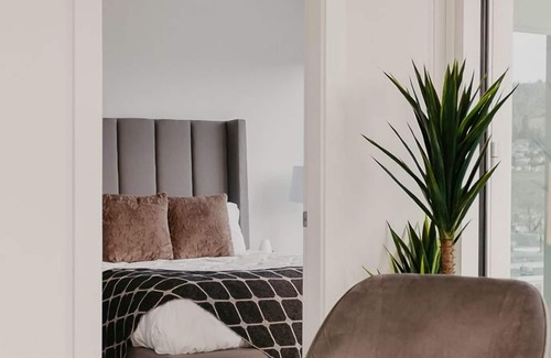 Cultural District Condominio | MOUNTAIN VIEW ✧ SLEEPS 4 | CLOSE TO KGH/UBCO ✧