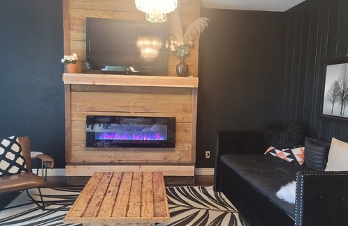 Royal Casa | Mountain View Studio Apartment