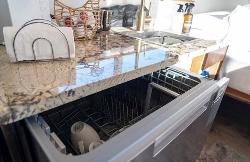 Port Angeles Apartamento | Blue Moon Tiny House, Sauna, HT, Mountain Views
