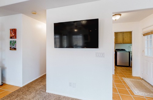 Indian Cove Casa | Mountain-view desert retreat with central AC, fireplace, lanai, & washr/dryer