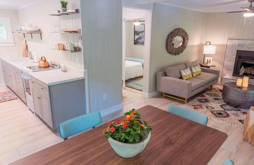Chimney Rock Cabaña | Mountain View w. Hot Tub, Gas Fireplace, Wi-Fi, Dogs Allowed, Close to Town