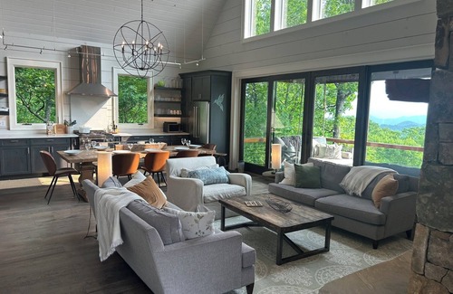 Glenville Casa | Mountain views, 2 king rooms, ping pong, bunk room, office, hi-speed internet