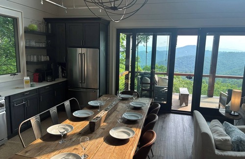 Glenville Casa | Mountain views, 2 king rooms, ping pong, bunk room, office, hi-speed internet