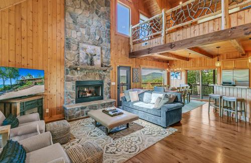 Sapphire Casa | Mountain Views and Deck Stunning Sapphire Cabin