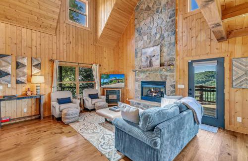 Sapphire Casa | Mountain Views and Deck Stunning Sapphire Cabin