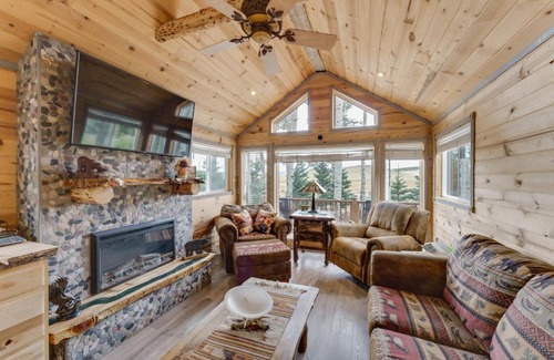 Fort Garland Casa | Mountain Views Cabin in Fort Garland Near Hiking