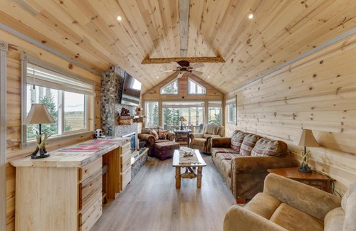 Fort Garland Casa | Mountain Views Cabin in Fort Garland Near Hiking
