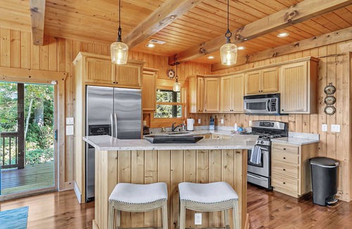 Sapphire Cabina | Mountain Views & Deck: Stunning Sapphire Cabin