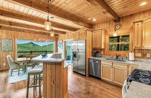 Sapphire Cabina | Mountain Views & Deck: Stunning Sapphire Cabin
