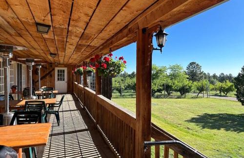McIntosh Otro | Mountain Views & Family Glamping Retreat