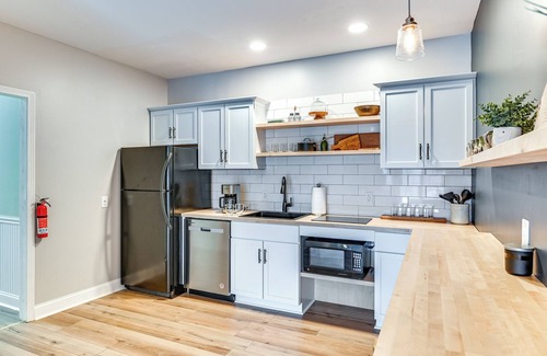 Sandgate Apartamento | Mountain Views & Fire Pit: Sandgate Getaway