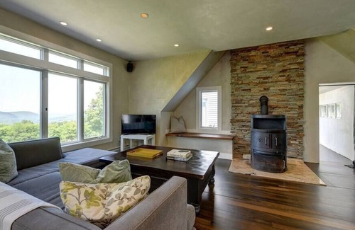 New Lebanon Casa | Mountain Views For Miles by Evergreen Home