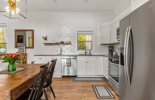 Hendersonville Casa | Mountain Views| Hot Tub | Fire Pit
