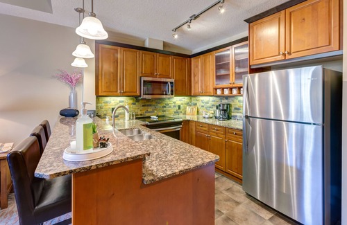 Cougar Creek Condominio | MOUNTAIN VIEWS, HOT TUB & HEATED POOL:1 Bed 1 Bath