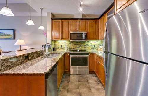 Cougar Creek Condominio | MOUNTAIN VIEWS, HOT TUB & HEATED POOL:1 Bed 1 Bath