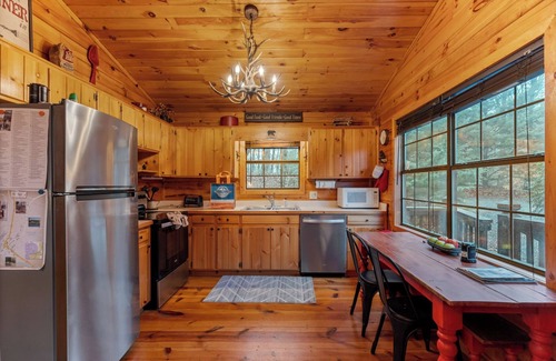 Ellijay Cabina | Deer Crossing - Mountain Views, Hot Tub + More!