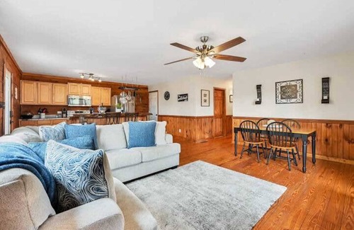 Canton Casa | Mountain Views I Covered Deck w/ Hot Tub-Sleeps 11