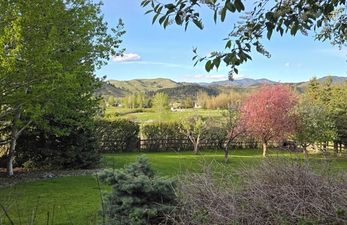 Bozeman Apartamento | Mountain views less than 1.5 miles from downtown Bozeman; NO cleaning fee!
