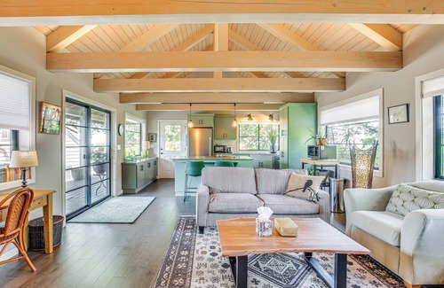 Thurston Cabaña | Mountain Views: Peaceful Eugene Country Cottage!