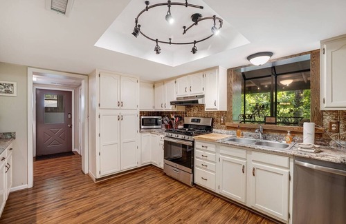Pisgah Forest Casa | Mountain views, pickleball, hot tub, guest cottage, fire pits w/free Biltmore pass
