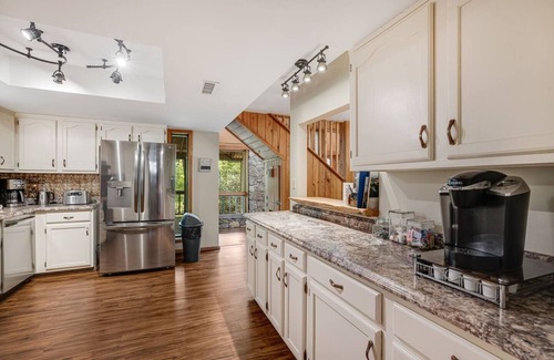 Pisgah Forest Casa | Mountain views, pickleball, hot tub, guest cottage, fire pits w/free Biltmore pass