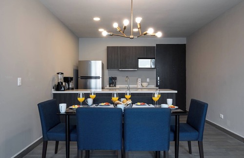Monterrey Apartamento | Luxurious 3-Bedroom Getaway with Pool and Scenic Views