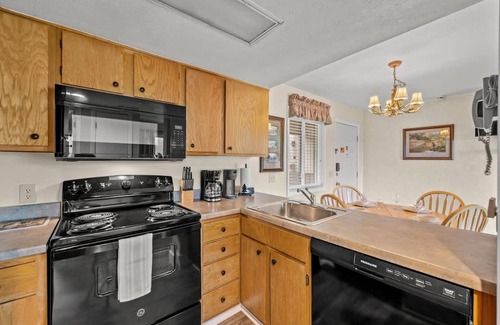 Gatlinburg - Pigeon Forge Apartamento | Mountain Views Sleeps 6 Heated Pool Hot Tub