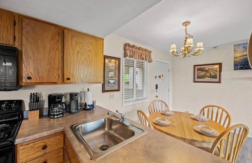 Gatlinburg - Pigeon Forge Apartamento | Mountain Views Sleeps 6 Heated Pool Hot Tub