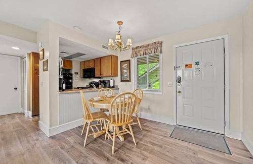 Gatlinburg - Pigeon Forge Apartamento | Mountain Views Sleeps 6 Heated Pool Hot Tub