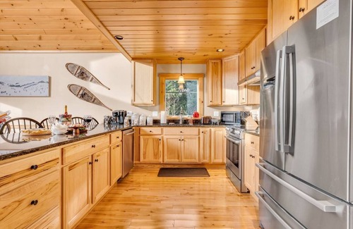 Sunday River Area Cabina | Mountain Views*Sunday River 1.5 mi*Hot Tub