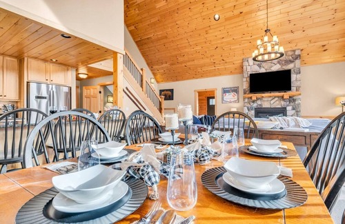 Sunday River Area Cabina | Mountain Views*Sunday River 1.5 mi*Hot Tub