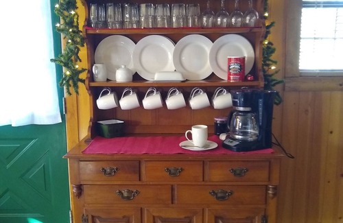 Alpine Village Cabina | Mountain views, walk to National Forest, close to Rio Grande