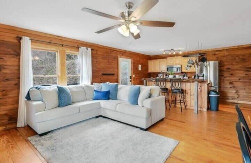Canton Cabina | Mountain Views with Covered Decks and Hot Tub