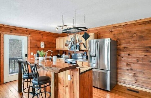 Canton Cabina | Mountain Views with Covered Decks and Hot Tub