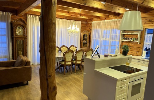 Fludir Cabaña | Mountain Villa is a beautiful cabin located on large private property.
