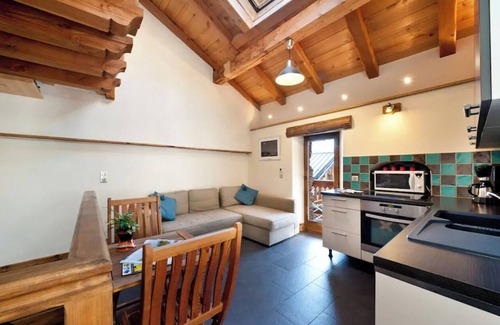 Great Alpine Road Apartamento | Apartamento de pueblo de montaña con vistas a 3 valles