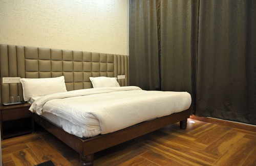 Dharampur Hotel | Mountain Vista