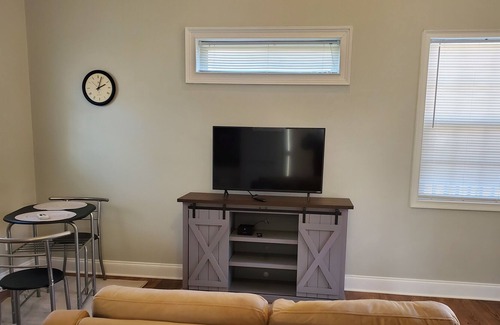 Young Harris Apartamento | Mountain Walk $65 Weekday Rates through September