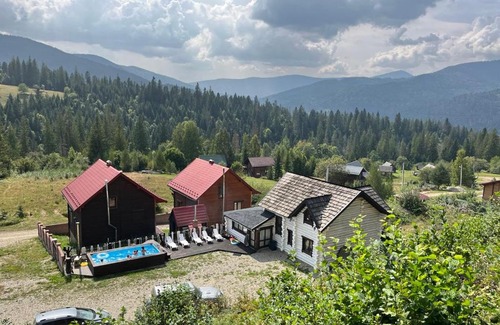 Mykulychyn Casa | Mountain White House гостинний двір